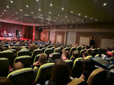 Osmaši otkrivali čari klasične glazbe na koncertu “Muzički dijalog”