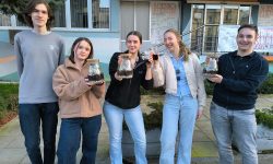 „Hod kroz obnovu: gimnazijalci pod staklom”