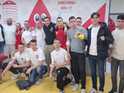 Maturanti sudjelovali u darivanju krvi