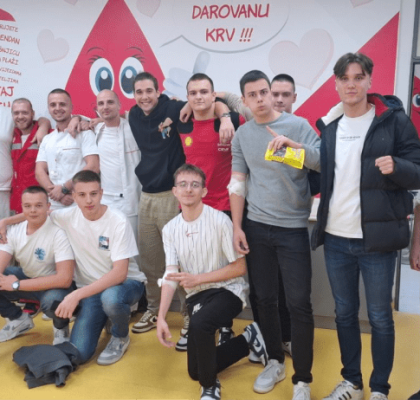 Maturanti sudjelovali u darivanju krvi