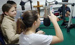 Članovi novinarske sekcije posjetili radio Mariju i Svjetlo riječi